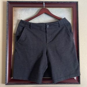 Lululemon Athletica casual short Sz 32
